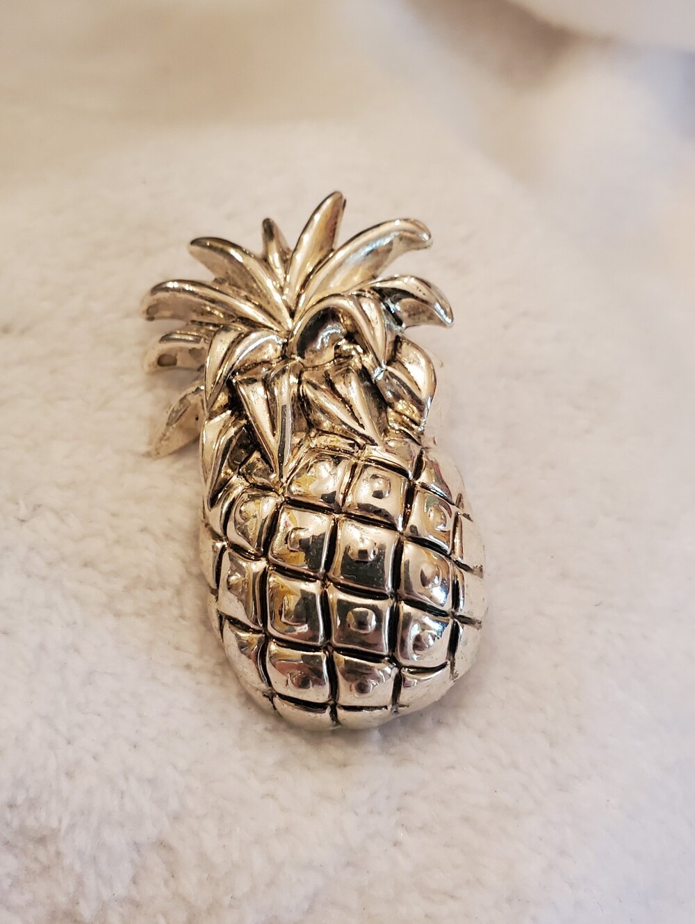 Vintage textured silver-tone pineapple brooch OR pendant